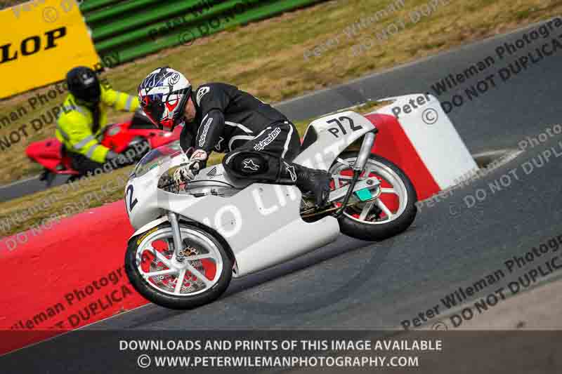 Vintage motorcycle club;eventdigitalimages;mallory park;mallory park trackday photographs;no limits trackdays;peter wileman photography;trackday digital images;trackday photos;vmcc festival 1000 bikes photographs